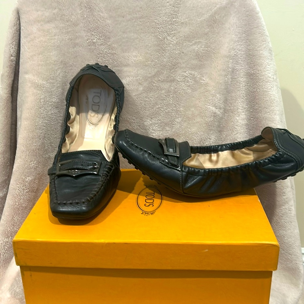 Tod’s -black leather size 9 driving moc.